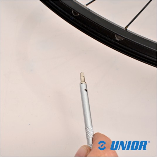 Śrubokręt UNR-1751/2Q d/nypli kwadratowych 3.2mm