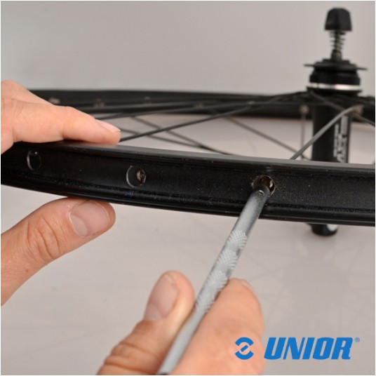 Śrubokręt UNR-1751/2Q d/nypli kwadratowych 3.2mm